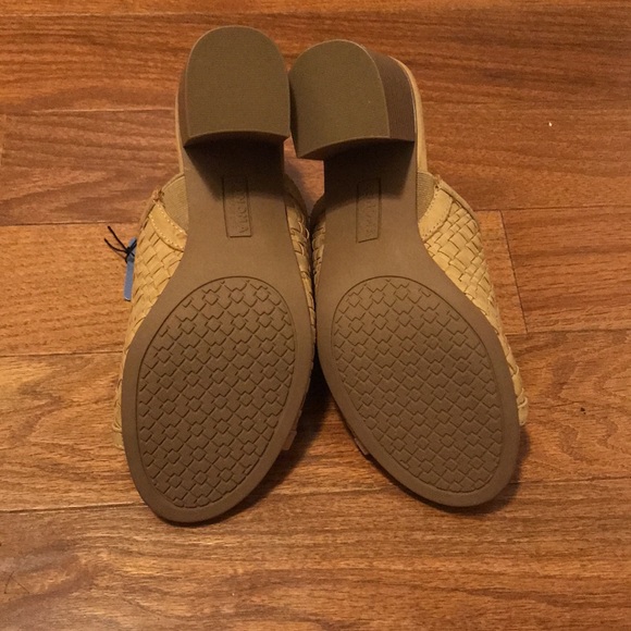 NWT Sonoma Slip On Tan Mules - Picture 4 of 6